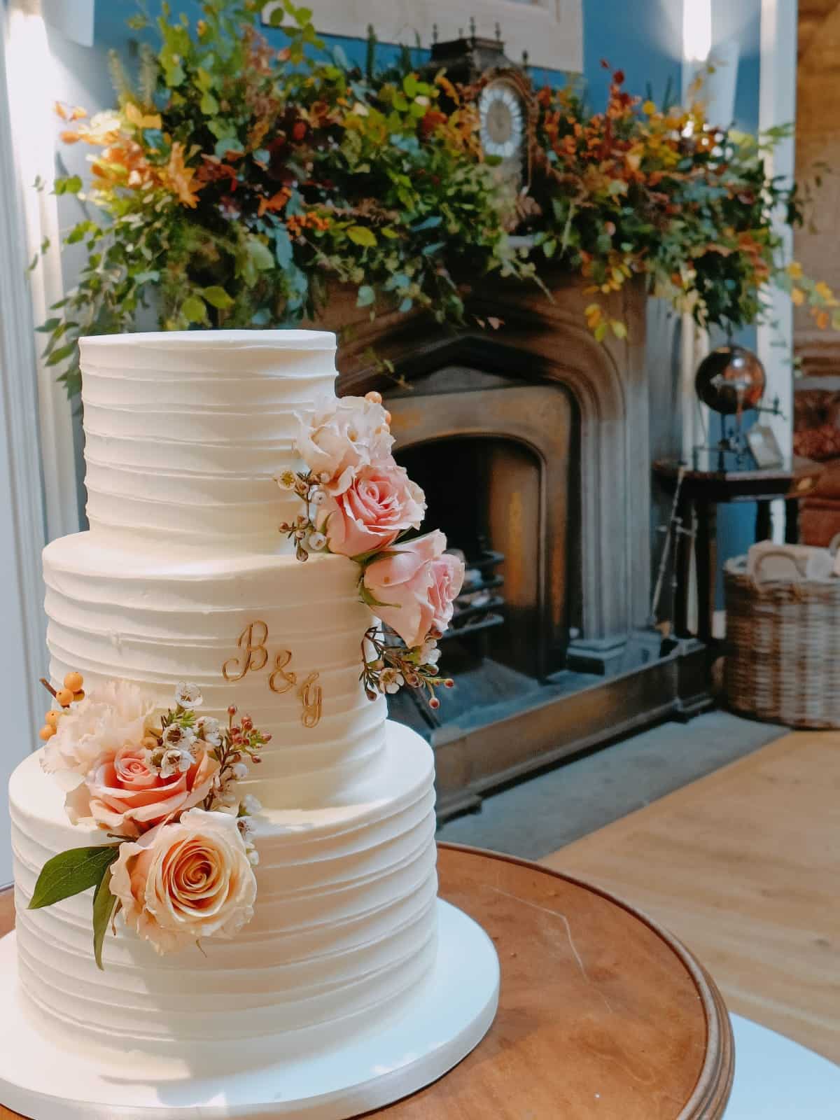 Wedding Cake in Octagon Hall with Autumnal garlands behind